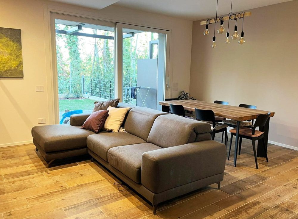 arredamento soggiorno salotto con divano in stile moderno industrial arredamento showroom mobili treviso casa evolution