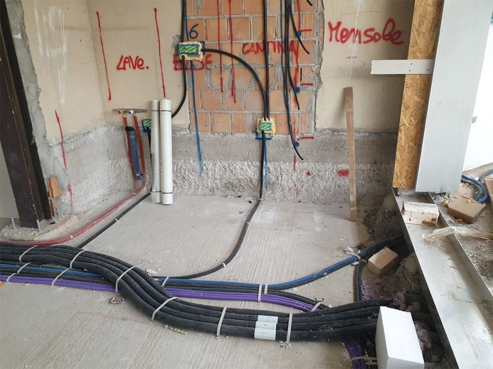 sopralluogo architetto in cantiere per progetto di interior design