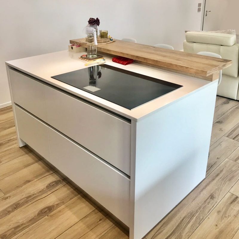 Evolution-style custom kitchen