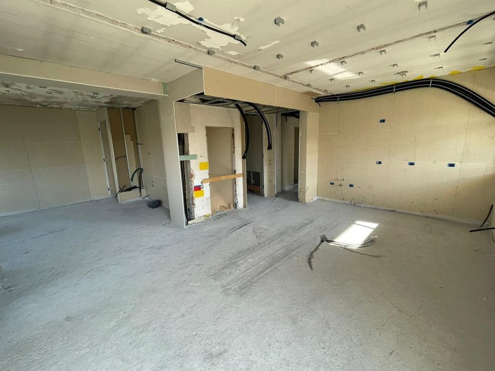 gestione delle imprese edili, operai e artigiani in fase di ristrutturazione per interior design casa evolution