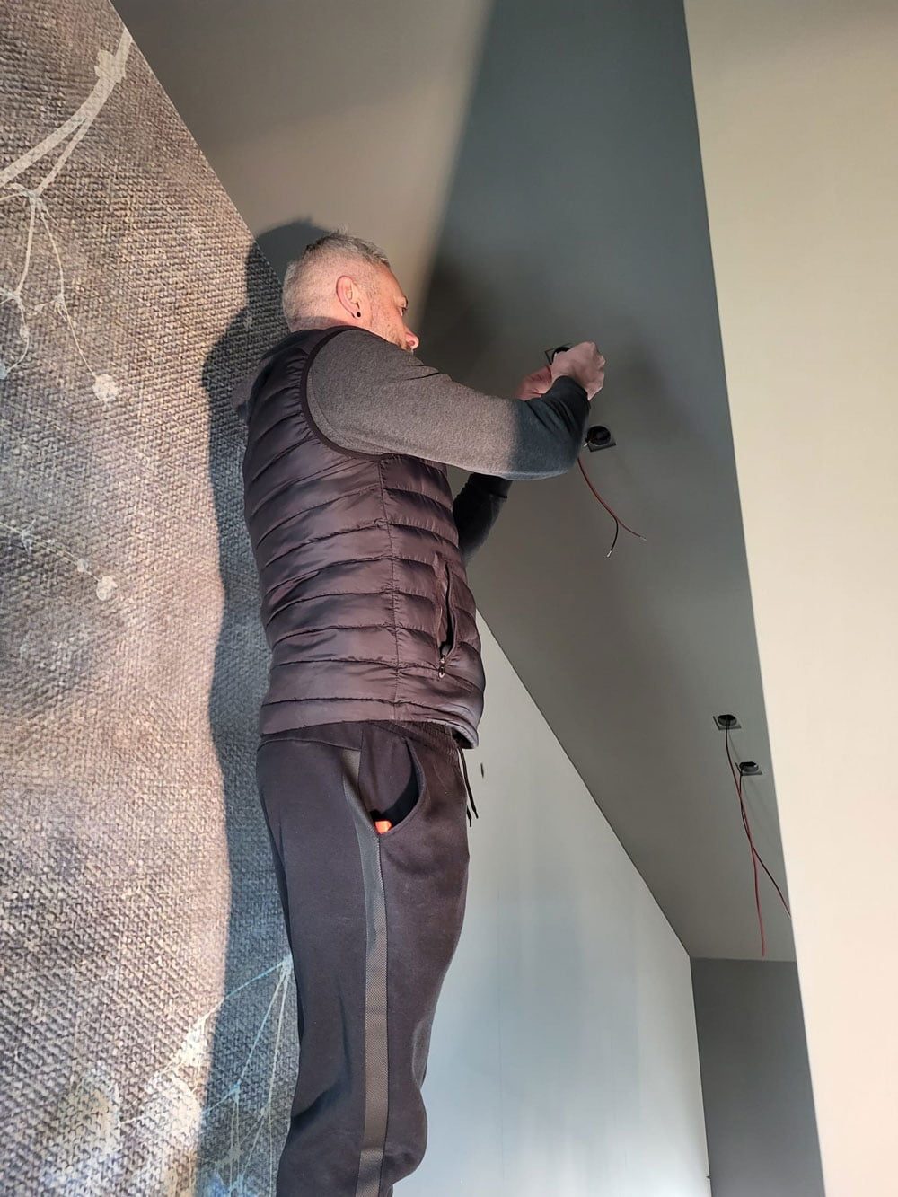 Architetti, interior designer e professionisti elettricisti e impiantisti al lavoro per il vostro progetto