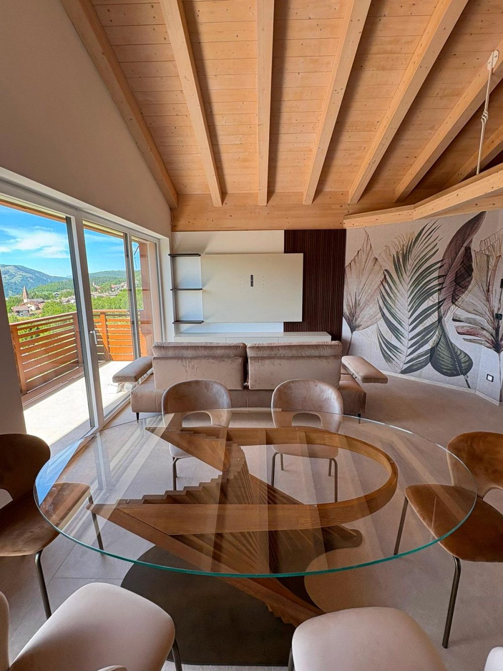 casa in montagna contemporanea Arredi eleganti, materiali naturali