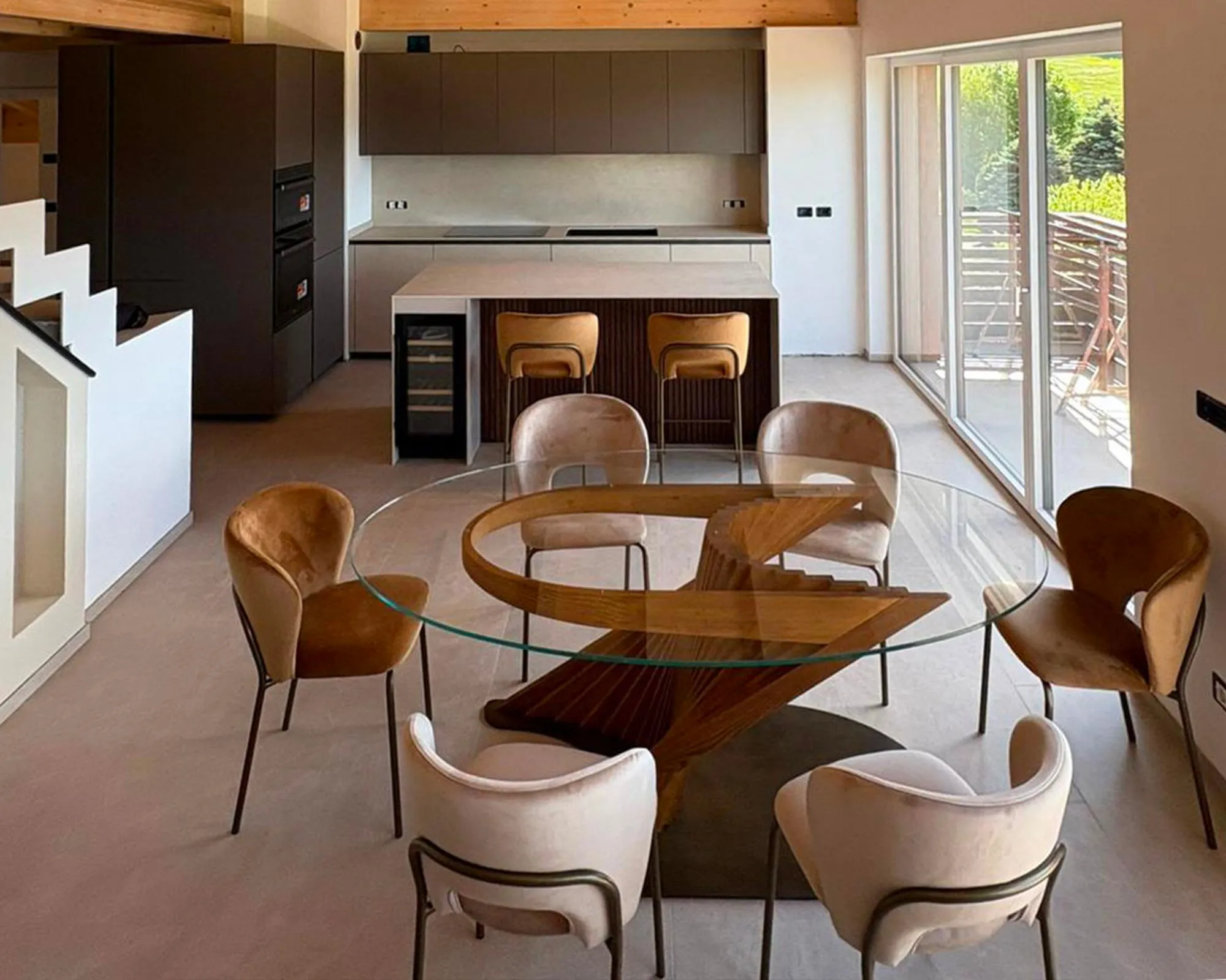 Casa in montagna elegante e modera con design materiali naturali