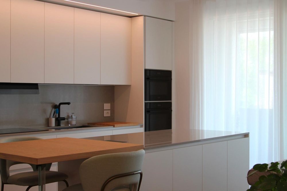 Cucina attico moderno e accogliente Interior design luminoso